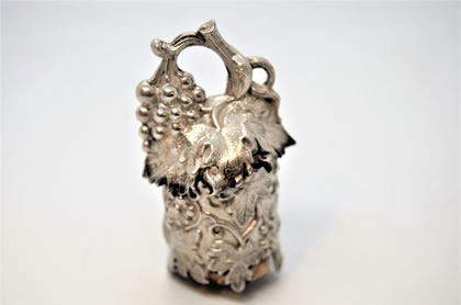 Silver wine bottle stopper 