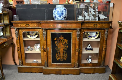 Victorian burr-walnut credenza