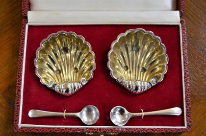 Silver salts & spoons ,cased