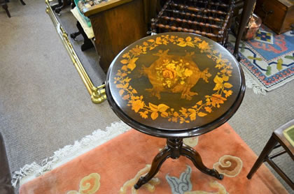 Victorian burr-walnut occasional table