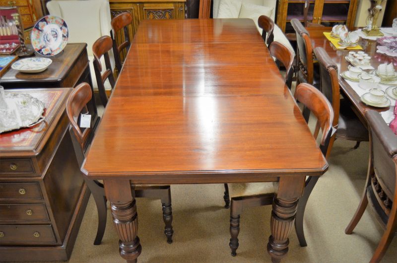 Late victorian mahogany dining table