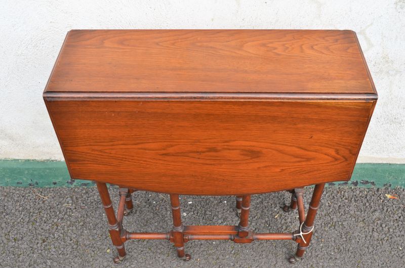 Mahogany sutherland table