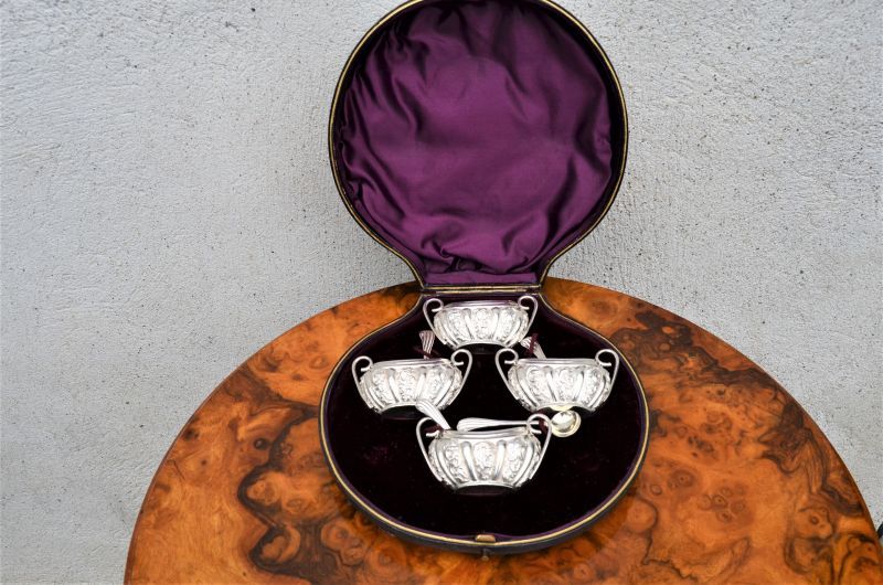 Cased set of silver salts & spoons