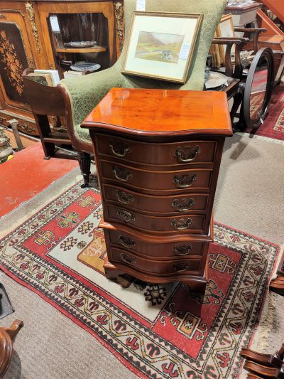 Mahogany pedestal chest
