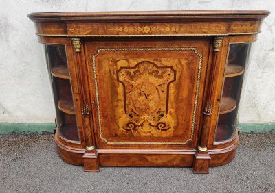 Victorian burr-walnut credenza