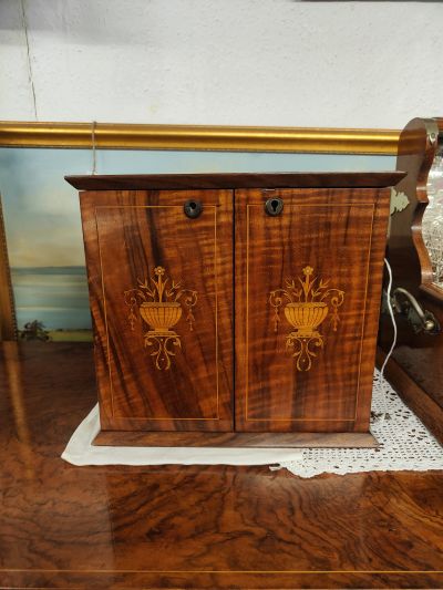 Victorian rosewood cabinet