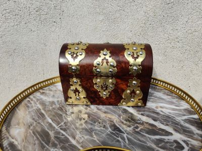 Victorian burr-walnut & brass bound tea caddy
