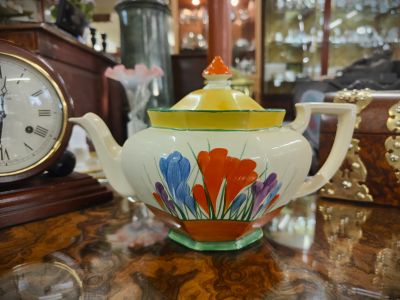 Clarice cliff tea pot 