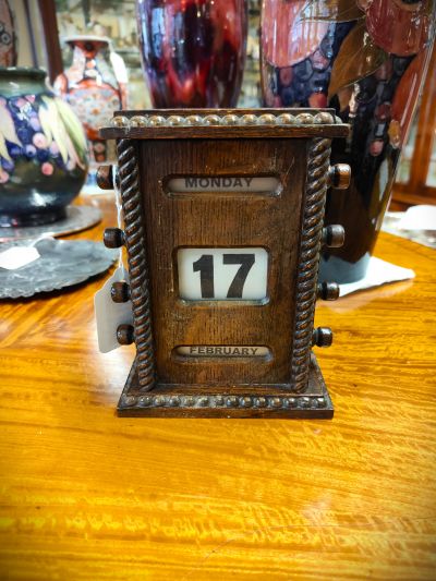 Old oak calander 