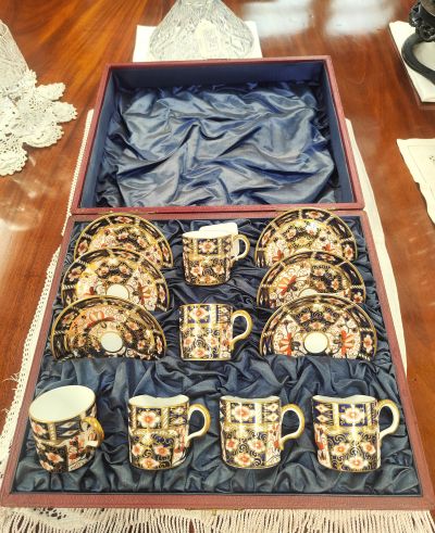 Cased 12 piece royal crown derby set