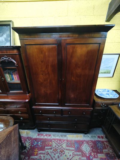 Georgian mahogany linen press