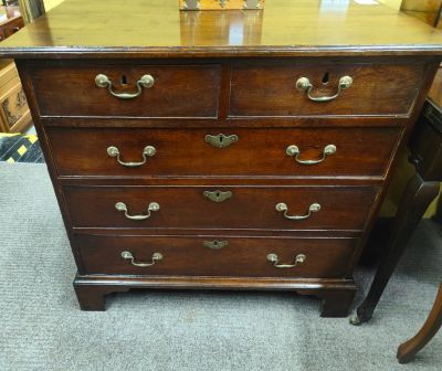 Georgian mahogany chest of drawers