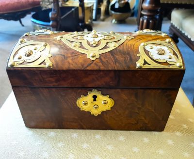 Victorian burr-walnut tea caddy with brass mounts