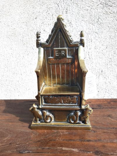 Brass throne  1952-1977