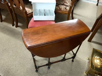 Edwardian mahogany drop leaf table