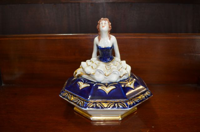 Royal dux figure