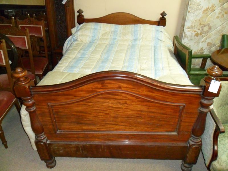 Victorian mahogany bed 