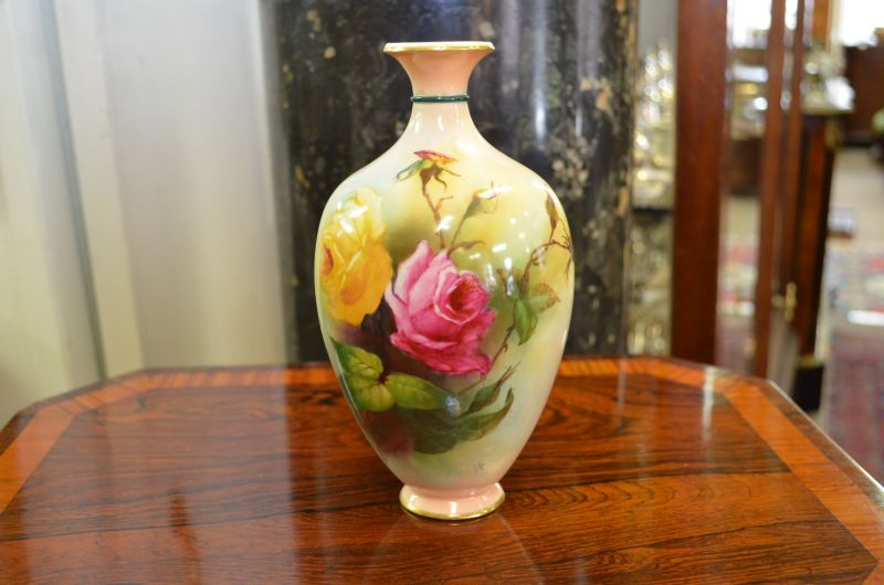 Royal worcester vase (signed)