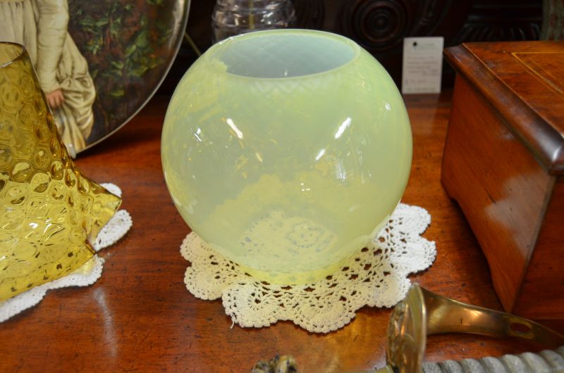 Antique vaseline shade