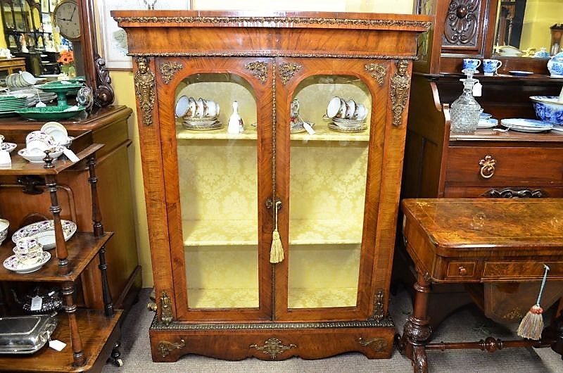 Victorian burr-walnut cabinet 