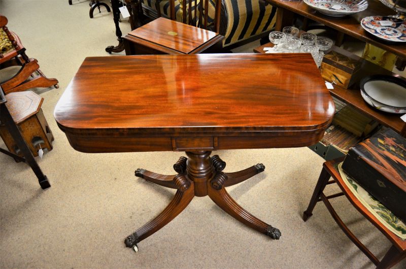 Georgian mahogany tea-table