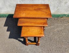 Oak nest of tables Thumbnail 2
