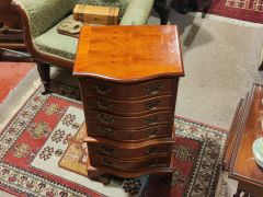 Mahogany pedestal chest Thumbnail 2