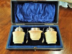 Locke worcester cruet set with silver mounts Thumbnail 1