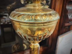 Victorian oil lamp & shade Thumbnail 3
