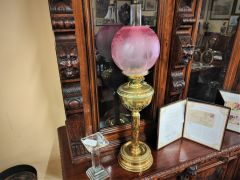 Victorian oil lamp & shade Thumbnail 6