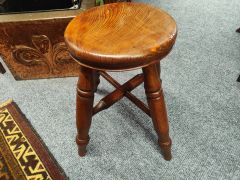 Oak stool Thumbnail 2