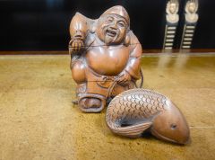 Japanese carved wooden inro Thumbnail 1