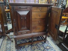 18th century oak cabinet Thumbnail 3
