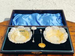 Cased silver condiment set Thumbnail 1