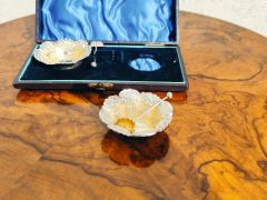 Cased silver condiment set Thumbnail 3