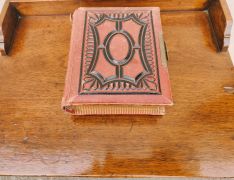 Victorian photo album Thumbnail 3