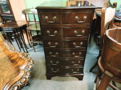 Mahogany chest Thumbnail 2