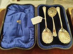 Victorian set of three serving spoons Thumbnail 4