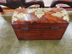 Victorian burr-walnut tea caddy Thumbnail 3