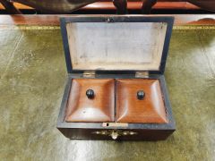 Victorian burr-walnut tea caddy Thumbnail 3
