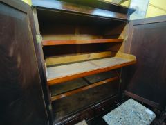 Georgian mahogany linen press Thumbnail 3