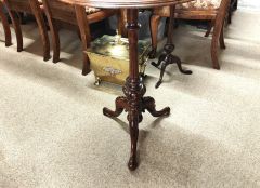 Victorian oak side table  Thumbnail 6