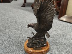 Bronze eagle on plinth Thumbnail 4