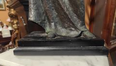 Bronze figure , signed Thumbnail 4