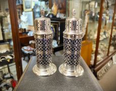 Pair of cased silver edwardian sugar castors Thumbnail 6