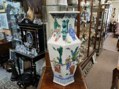 Chinese vase Thumbnail 2