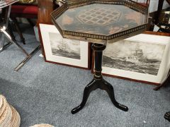 lacquered 1950s occasional table with inlay & gallery Thumbnail 3