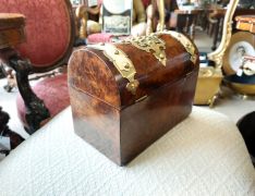 Victorian burr walnut tea caddy Thumbnail 3
