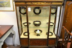 Mahogany display cabinet with inlay Thumbnail 3