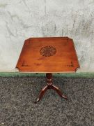 Victorian mahogany table Thumbnail 4